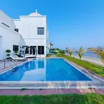 Frond K, Beachfront Villa, Palm Jumeirah - Mint Stay
