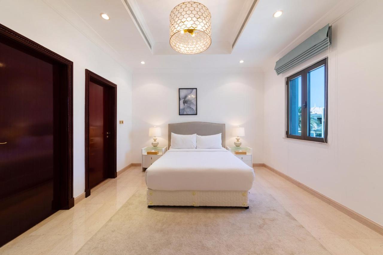 Villa Frond K, Beachfront Villa, Palm Jumeirah - Mint Dubai
