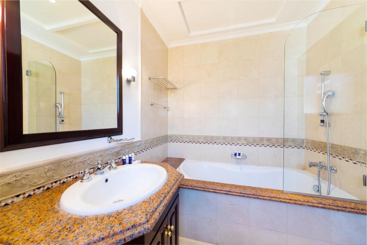 Villa Frond K, Beachfront Villa, Palm Jumeirah - Mint