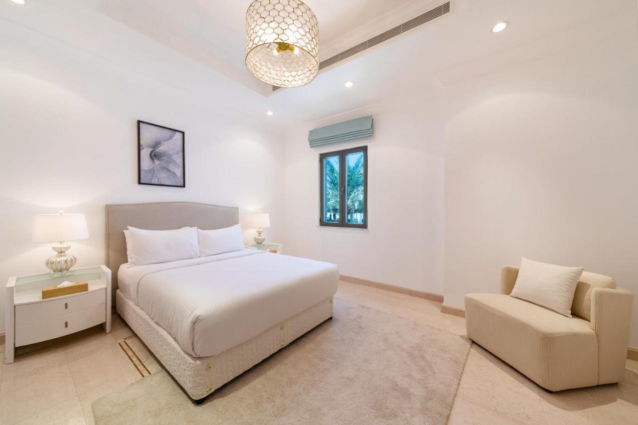 Frond K, Beachfront Villa, Palm Jumeirah - Mint * Dubai