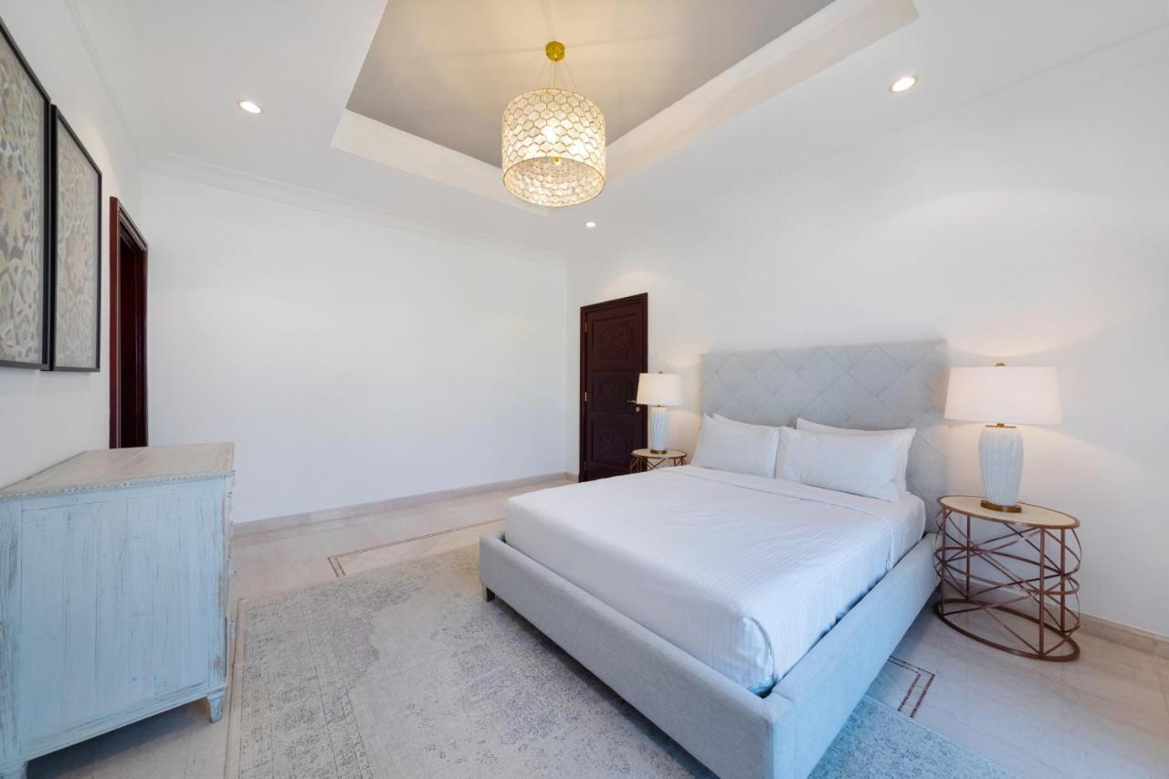 Frond K, Beachfront Villa, Palm Jumeirah - Mint *